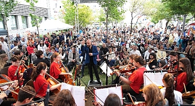 Kadıköy Kitap Günleri heyecanı sürüyor