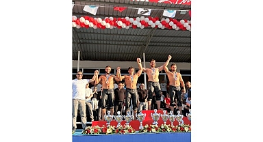 Kemer Belediye güreşçileri kürsüye çıktı