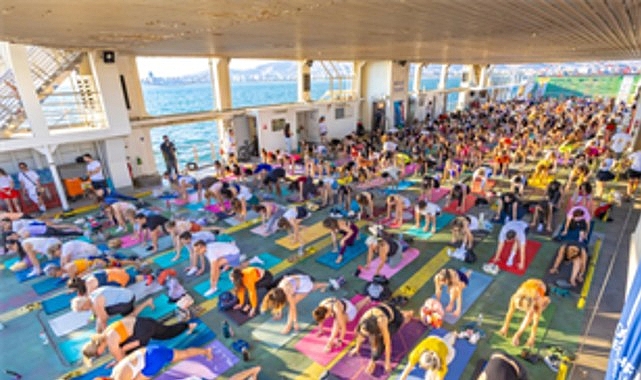 Körfez’in mavisinde 400 kişilik yoga buluşması