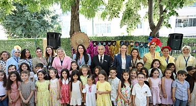 Küçükçekmeceli Öğrencilerin Karne Sevinci