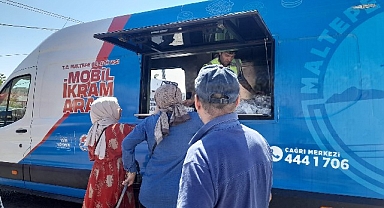 Maltepe Belediyesi binlerce kişiye aşure dağıttı