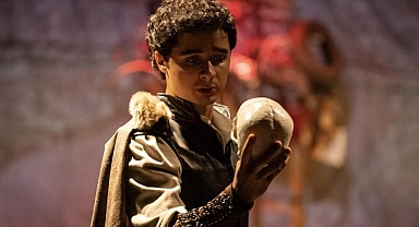 Maltepe’nin “Hamlet”i Romanya’da ayakta alkışlandı