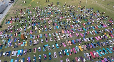Matlar çimlere serildi Kültürpark'ta yoga rüzgârı esti