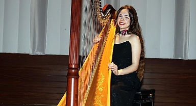 Milano’dan İzmir’e Uzanan Başarı: Zeynep Duru Güleç’ten Alkış Alan Arp Resitali