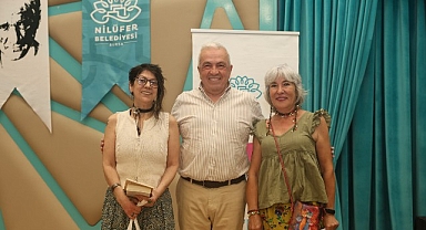 Nilüferli kadınlar yılın yazarını şiirleri ile andı