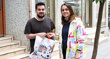 Öğrencilere ikramlar Bayrampaşa Belediyesi’nden