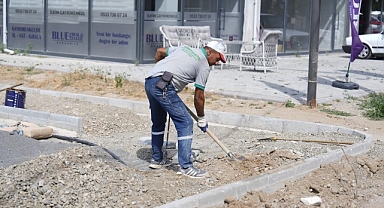 Park ve Bahçeler Müdürlüğü'nden İlçe Genelinde Yoğun Çalışma