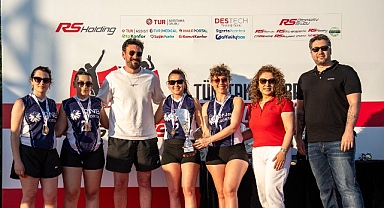 QNB Sigorta Kadın Voleybol Takımı Beach Volley MasteRS’ta üçüncülük kupasının sahibi oldu