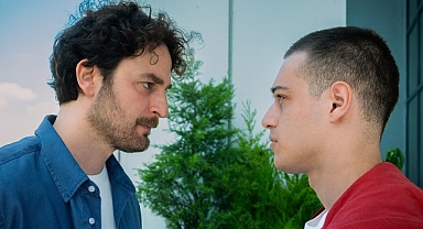 Selman Nacar imzalı yeni Netflix dizisi Palas Pandıras'ın setinden ilk kareler paylaşıldı.