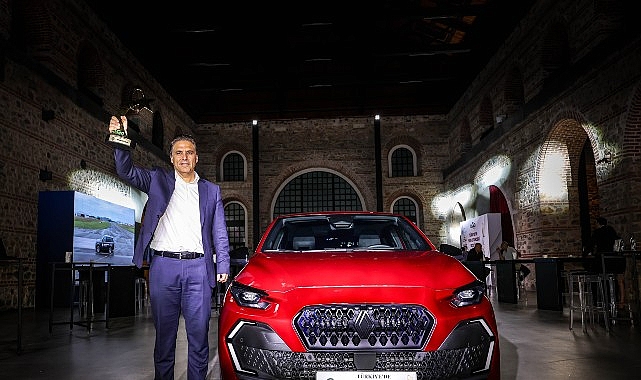 Türkiye'nin Lideri Renault Clio, Şimdi de Türkiye'de Yılın Otomobili