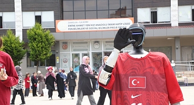 Türkiye'nin nüfusa kayıtlı robotu CANİKMAN Öğrencilerle Buluştu