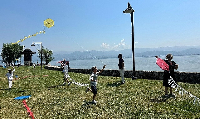 Uçurtmalar Kocaeli'den barışa uçtu; Diplomat çocukları