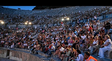 9. Uluslararası Efes Opera ve Bale Festivali'nde “Carmina Burana” Sahnelendi
