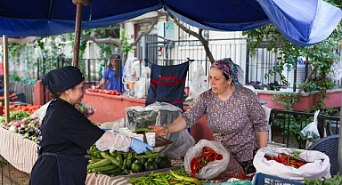 Başkan Çerçioğlu’ndan Pazarcı Esnafları ve Vatandaşlara Limonata İkramı