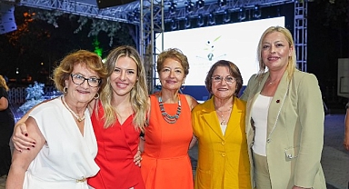 Başkan Hatice Gençay Burhaniye Kitap Fuarı'nda Deneyimlerini Paylaştı