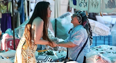 Başkan Lâl Denizli Alaçatı Pazarında esnaf ve vatandaşlarla buluştu