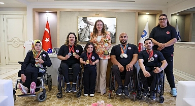 Başkan Vekili Özdemir şampiyon sporcuları ağırladı