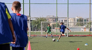 Buca’da yaz tatili futbolla renkleniyor