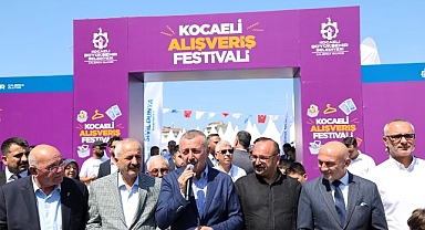 Büyükakın kurdeleyi kesti, hayırlı işler diledi