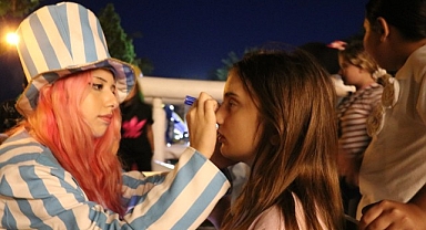 “Büyükşehir Çocuk Şenliği Gördes’te” Çocuklara Unutulmaz Bir Akşam Yaşattı