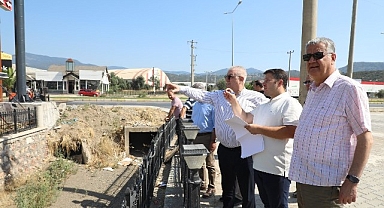 Edremit’te trafiği rahatlatacak yan yol çalışması