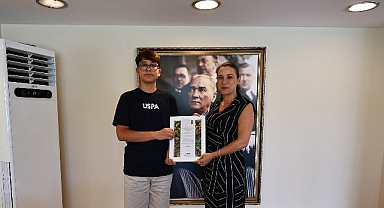 Efes Selçuk'un Gururu Emirhan Kaptan'a TEMA Vakfı Bağışıyla Tebrik