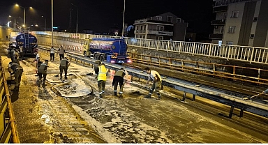 Eskihisar Feribot Yolu Alt Geçidi’nde gece mesaisi