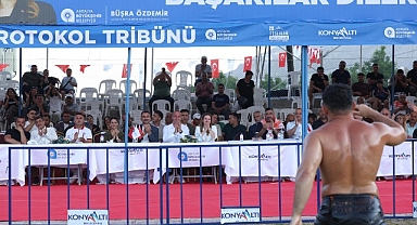 Feslikan Yağlı Pehlivan Güreşleri'ni Başpehlivan Erkan Taş kazandıf