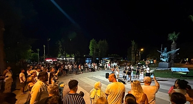 Geleceğin müzisyenleri Kemer gecelerini hareketlendirdi
