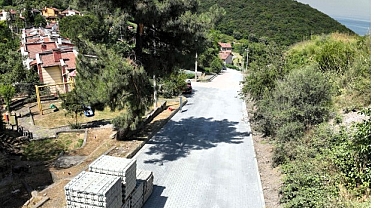 Gölcük Halıdere’de 3 sokakta parke yollar yenilendi