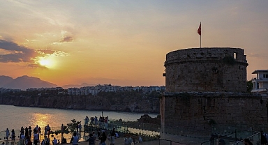 Hıdırlık Kulesi yeniden Antalyalılarla buluştu