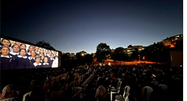 Karabağlar'da açıkhava film keyfi