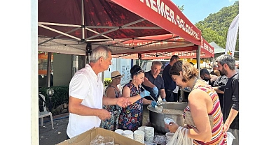Kemer Belediyesi’nin aşure ikramları sona erdi
