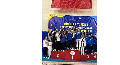 Kocaeli’nin gururu Kağıtspor kürsülerden inmiyor