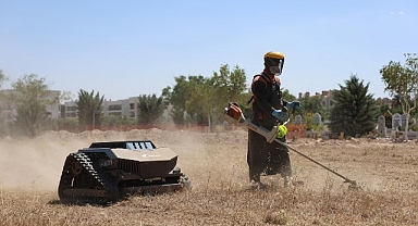 Konya Büyükşehir Mezarlık Bakımında Ot Biçme Robotlarını Kullanmaya Başladı