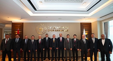Konya Heyeti Bakan Bak ile Şehrin Gençlik ve Spor Yatırımlarını İstişare Etti