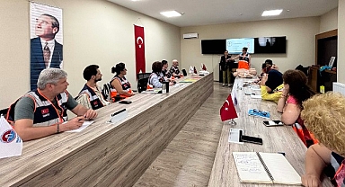Maltepe Belediyesi’nden gönüllülere afet eğitimi