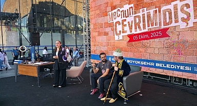 “Mecnun Çevrim Dışı” ile tiyatro heyecanı başlıyor