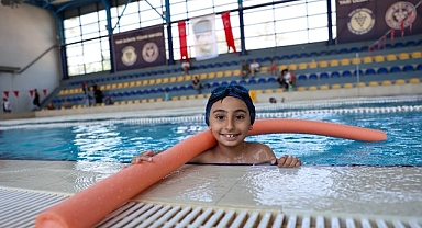 Minik yüzücüler Buca’da yetişiyor