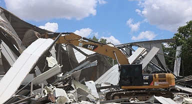 Nilüfer’de toplam 3 bin 300 metrekarelik 3 kaçak yapı yıkıldı