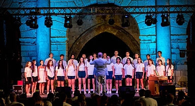 Nilüfer koroları Kıbrıs’ta sahne aldı