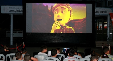 Osmangazi Belediyesi Çocuklara Yazlık Sinema Keyfi Yaşatıyor
