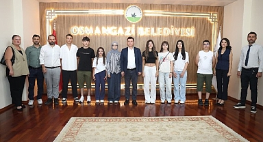 Osmangazi’de Ücretsiz LGS Kurslarının Başarılı Öğrencileri Başkan Aydın’la Buluştu