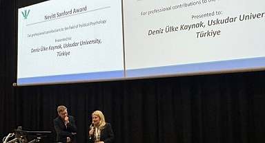 Politik psikolojinin en saygın ödülü Prof. Dr. Deniz Ülke Kaynak'a takdim edildi!