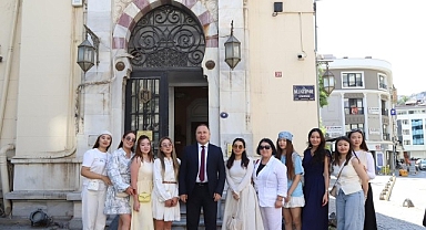 Rektör Prof. Dr. Rasim Akpınar’dan Kazakistanlı Öğrencilere Kemeraltı’nda “Kültür Rehberliği”