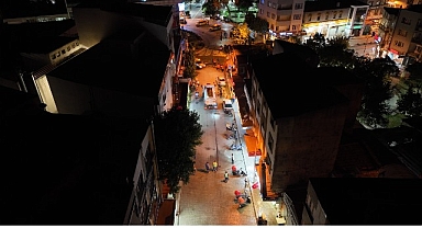 Seferihisar’da kapsamlı yol yıkama çalışmaları aralıksız sürüyor