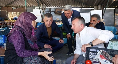 Sokakta, pazarda sıcak, samimi görüntüler