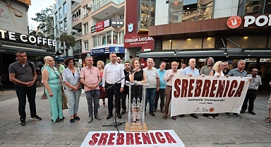 Srebrenitsa’da katledilen canlar Konak’ta anıldı
