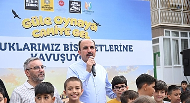 Başkan Altay, “Güle Oynaya Camiye Gel” Projesinde Bisiklet Almaya Hak Kazanan Çocuklara Bisikletlerini Hediye Etti