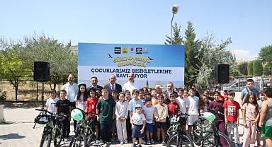 Başkan Altay ve Başkan Kavuş 40 Gün Camiye Gelen Çocukların Bisiklet Sevincine Ortak Oldu